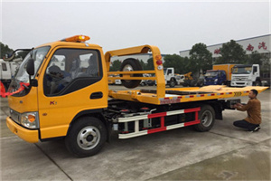 驻马店哪里有拖车服务